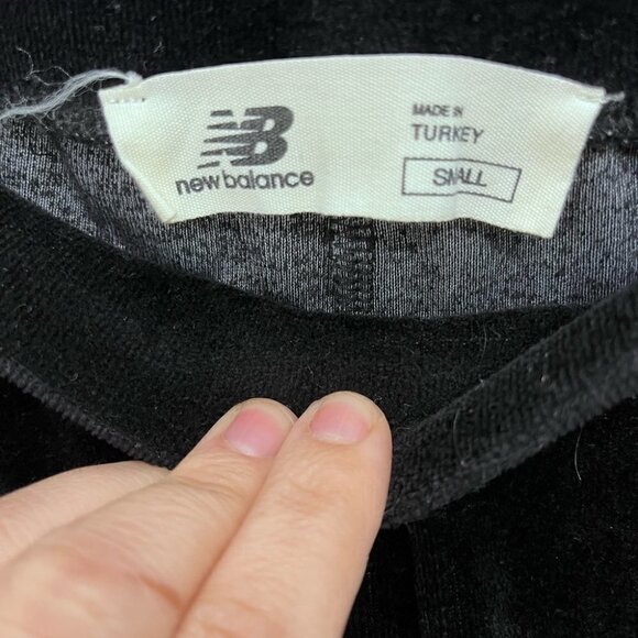 NEW balance velvet black jogger size small - Picture 4 of 7